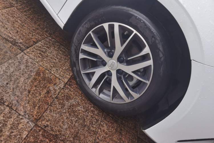 Used Geely Auto Emgrand 2023 4th Generation Champion Edition 1.5L CVT Prestige Model Right Front Wheel Hub
