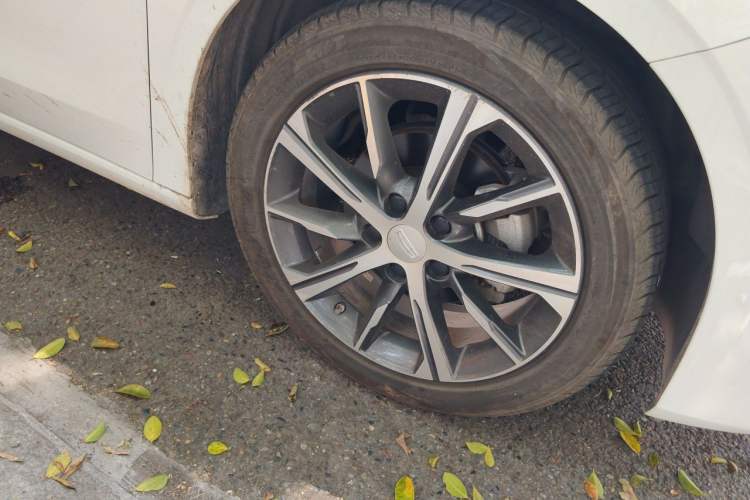 Used Geely Auto Emgrand 2023 4th Generation Champion Edition 1.5L CVT Prestige Model Right Front Wheel Hub