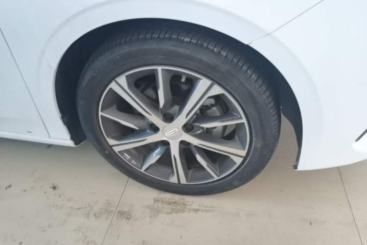 Used Geely Auto Emgrand 2023 4th Generation Champion Edition 1.5L CVT Luxury Model Right Front Wheel Hub