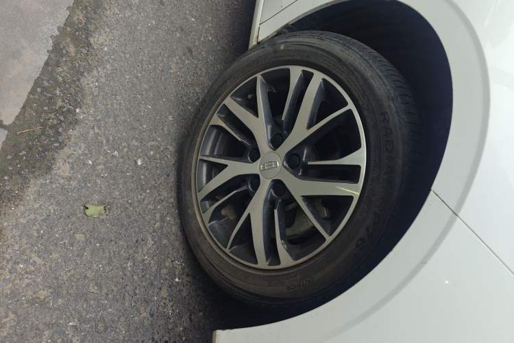 Used Geely Auto Emgrand 2023 4th Generation Champion Edition 1.5L CVT Luxury Model Right Front Wheel Hub