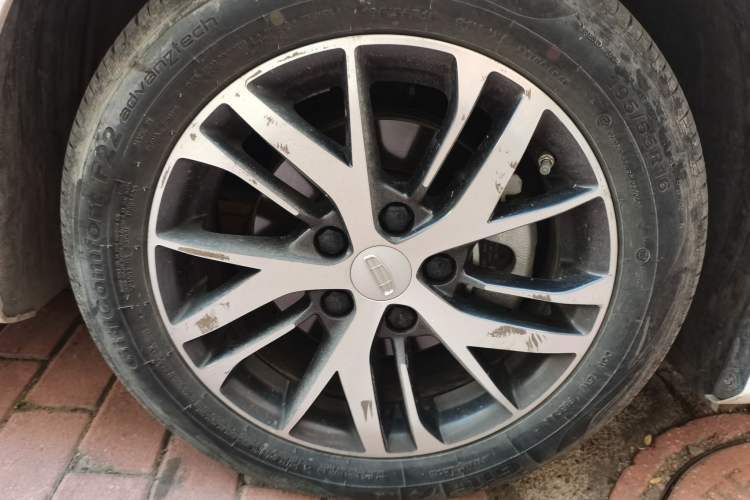 Used Geely Auto Emgrand 2023 4th Generation Champion Edition 1.5L CVT Luxury Model Right Front Wheel Hub