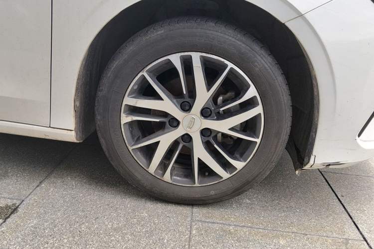 Used Geely Auto Emgrand 2023 4th Generation Champion Edition 1.5L Manual Luxury Model Right Front Wheel Hub