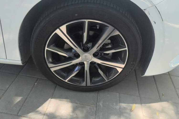 Used Geely Auto Emgrand 2023 4th Generation Champion Edition 1.5L CVT Flagship Model Right Front Wheel Hub