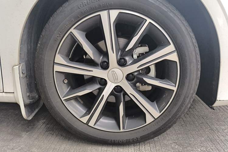Used Geely Auto Emgrand 2023 4th Generation Champion Edition 1.5L CVT Prestige Model Right Front Wheel Hub