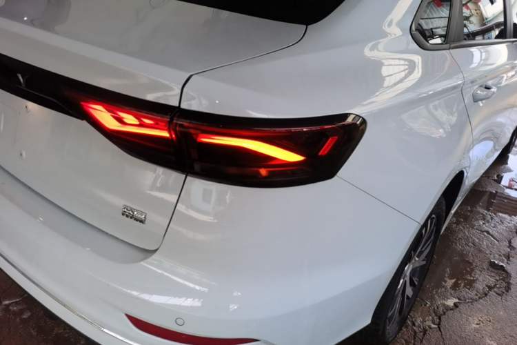 Used Geely Auto Emgrand 2023 4th Generation Champion Edition 1.5L Manual Luxury Model Right Rear Taillight