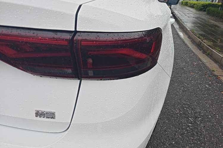 Used Geely Auto Emgrand 2023 4th Generation Champion Edition 1.5L CVT Luxury Model Right Rear Taillight