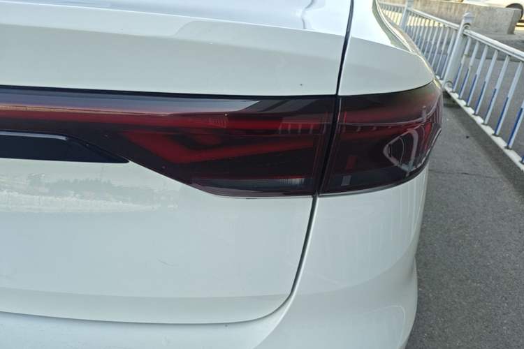 Used Geely Auto Emgrand 2023 4th Generation Champion Edition 1.5L CVT Prestige Model Right Rear Taillight