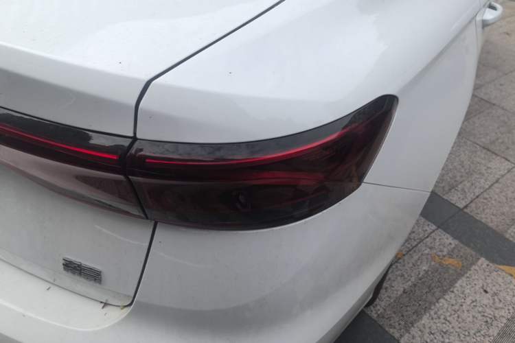 Used Geely Auto Emgrand 2023 4th Generation Champion Edition 1.5L CVT Luxury Model Right Rear Taillight