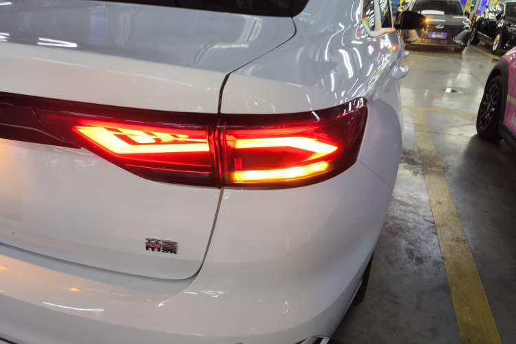 Used Geely Auto Emgrand 2023 4th Generation Champion Edition 1.5L CVT Luxury Model Right Rear Taillight