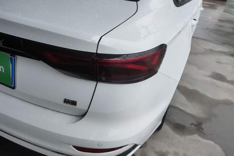 Used Geely Auto Emgrand 2023 4th Generation Champion Edition 1.5L CVT Luxury Model Right Rear Taillight