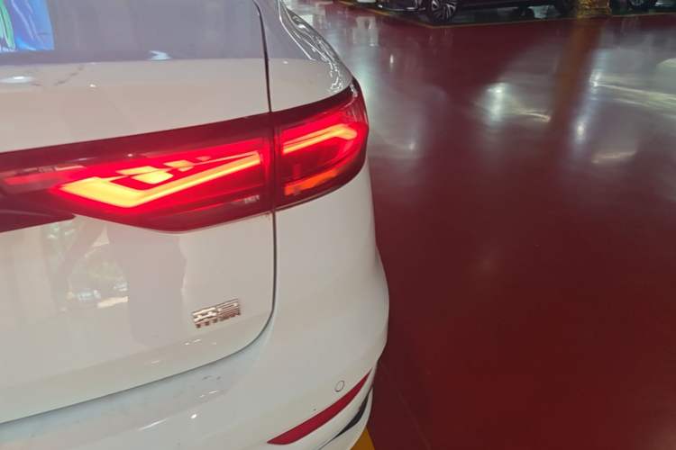 Used Geely Auto Emgrand 2023 4th Generation Champion Edition 1.5L CVT Luxury Model Right Rear Taillight