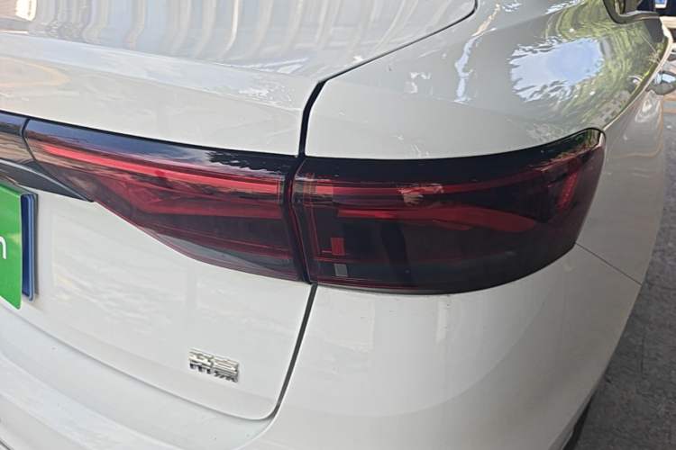 Used Geely Auto Emgrand 2023 4th Generation Champion Edition 1.5L CVT Luxury Model Right Rear Taillight