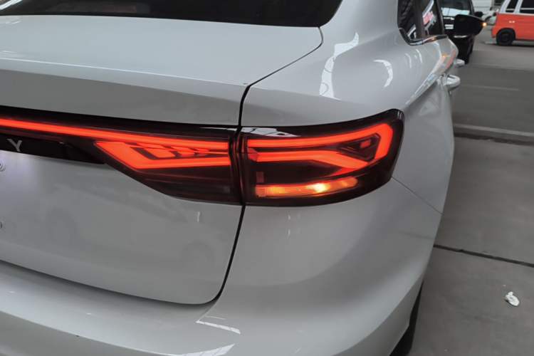 Used Geely Auto Emgrand 2023 4th Generation Champion Edition 1.5L CVT Prestige Model Right Rear Taillight