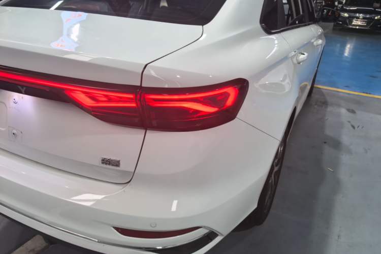 Used Geely Auto Emgrand 2023 4th Generation Champion Edition 1.5L CVT Prestige Model Right Rear Taillight