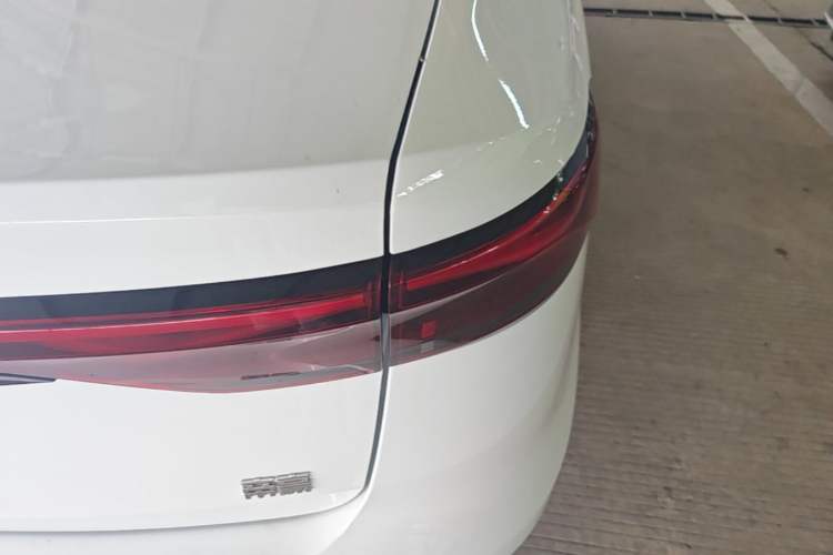 Used Geely Auto Emgrand 2023 4th Generation Champion Edition 1.5L CVT Luxury Model Right Rear Taillight