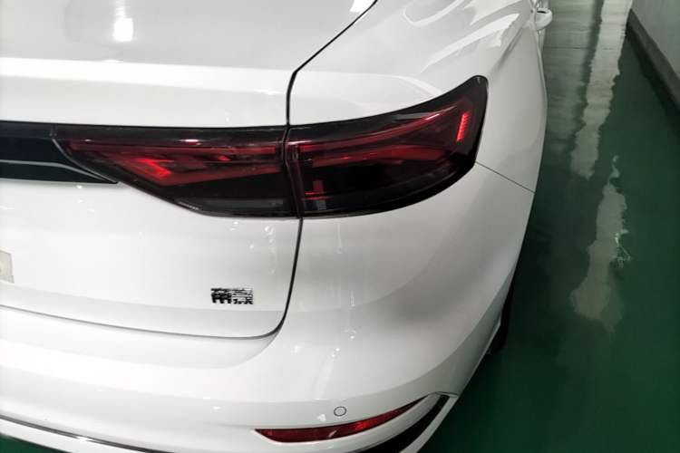 Used Geely Auto Emgrand 2023 4th Generation Champion Edition 1.5L Manual Luxury Model Right Rear Taillight
