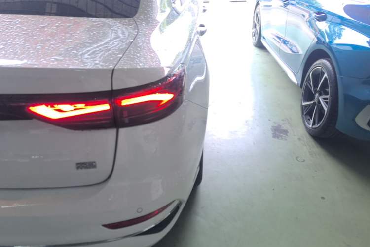 Used Geely Auto Emgrand 2023 4th Generation Champion Edition 1.5L CVT Luxury Model Right Rear Taillight