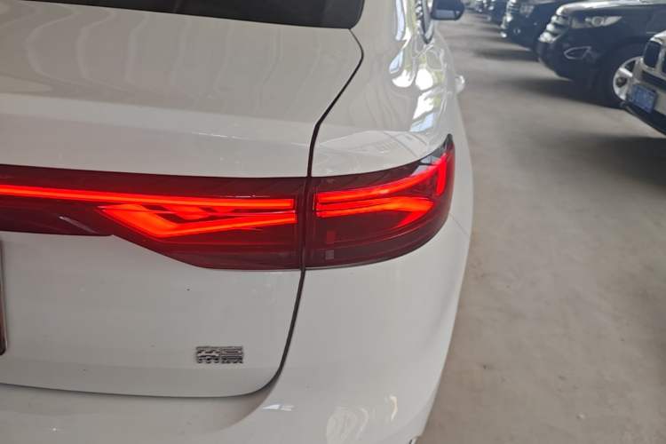 Used Geely Auto Emgrand 2023 4th Generation Champion Edition 1.5L CVT Flagship Model Right Rear Taillight