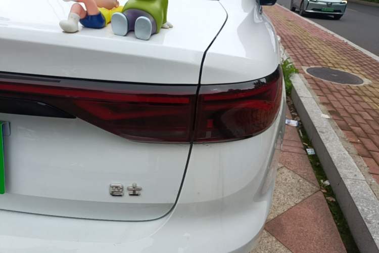 Used Geely Auto Emgrand 2023 4th Generation Champion Edition 1.5L CVT Prestige Model Right Rear Taillight