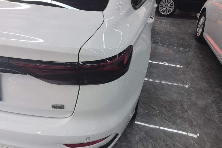 Used Geely Auto Emgrand 2023 4th Generation Champion Edition 1.5L CVT Luxury Model Right Rear Taillight