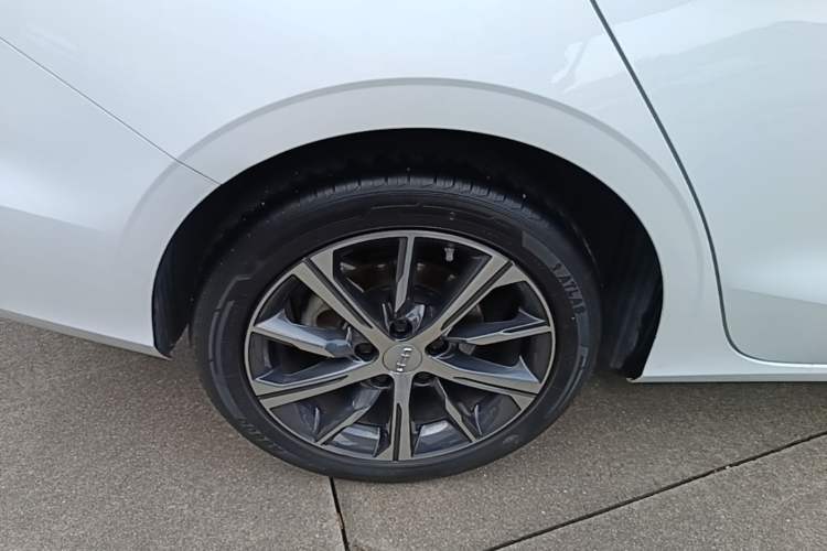 Used Geely Auto Emgrand 2023 4th Generation Champion Edition 1.5L CVT Prestige Model Right Rear Wheel Hub