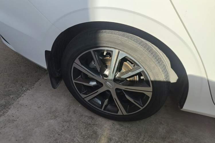 Used Geely Auto Emgrand 2023 4th Generation Champion Edition 1.5L CVT Prestige Model Right Rear Wheel Hub
