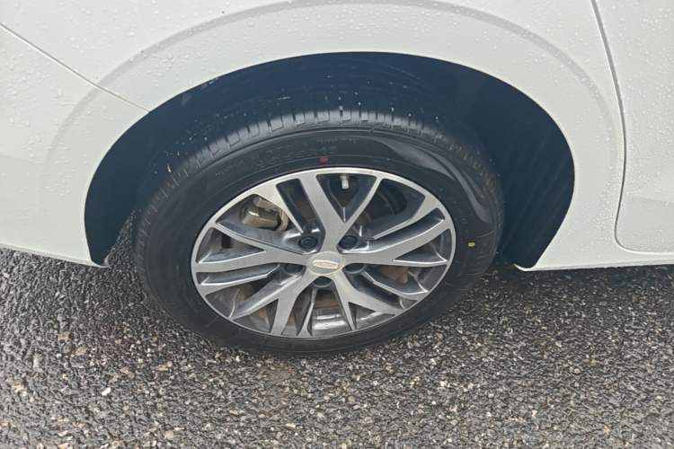 Used Geely Auto Emgrand 2023 4th Generation Champion Edition 1.5L CVT Luxury Model Right Rear Wheel Hub