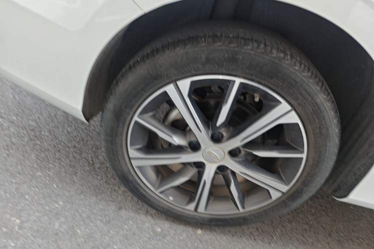 Used Geely Auto Emgrand 2023 4th Generation Champion Edition 1.5L CVT Prestige Model Right Rear Wheel Hub