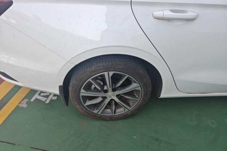 Used Geely Auto Emgrand 2023 4th Generation Champion Edition 1.5L CVT Prestige Model Right Rear Wheel Hub
