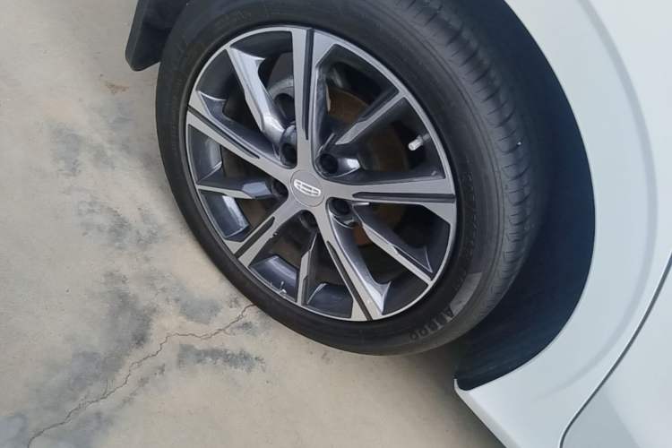 Used Geely Auto Emgrand 2023 4th Generation Champion Edition 1.5L CVT Prestige Model Right Rear Wheel Hub
