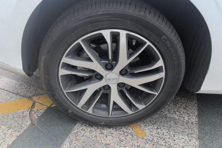 Used Geely Auto Emgrand 2023 4th Generation Champion Edition 1.5L CVT Luxury Model Right Rear Wheel Hub