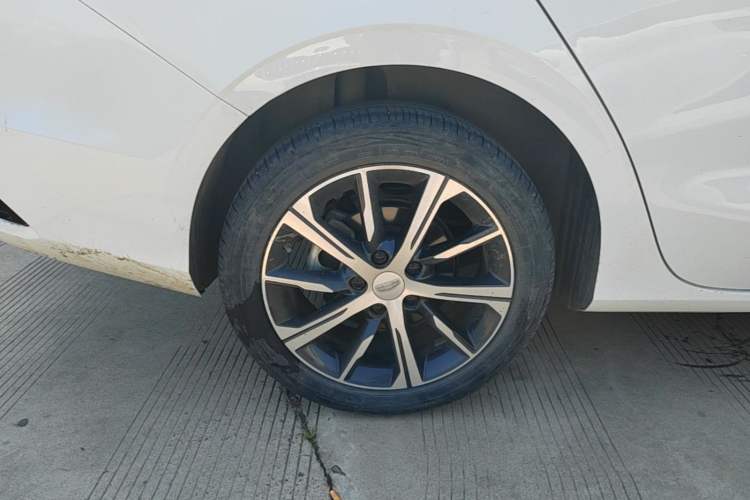 Used Geely Auto Emgrand 2023 4th Generation Champion Edition 1.5L CVT Prestige Model Right Rear Wheel Hub