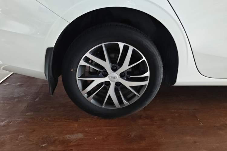 Used Geely Auto Emgrand 2023 4th Generation Champion Edition 1.5L Manual Luxury Model Right Rear Wheel Hub
