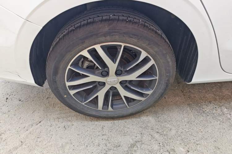 Used Geely Auto Emgrand 2023 4th Generation Champion Edition 1.5L Manual Luxury Model Right Rear Wheel Hub