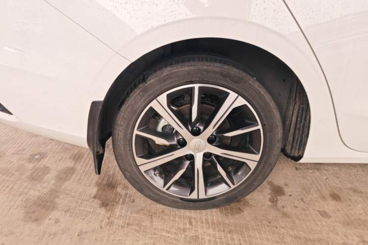 Used Geely Auto Emgrand 2023 4th Generation Champion Edition 1.5L CVT Prestige Model Right Rear Wheel Hub