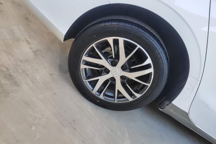 Used Geely Auto Emgrand 2023 4th Generation Champion Edition 1.5L Manual Luxury Model Right Rear Wheel Hub