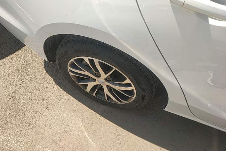 Used Geely Auto Emgrand 2023 4th Generation Champion Edition 1.5L CVT Luxury Model Right Rear Wheel Hub