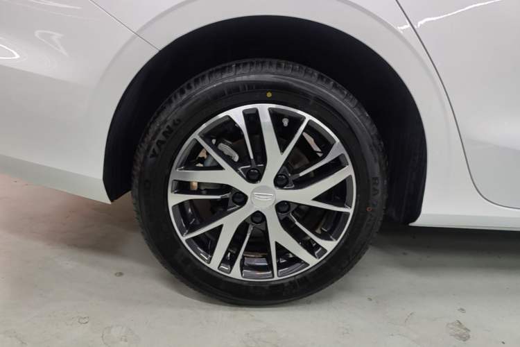 Used Geely Auto Emgrand 2023 4th Generation Champion Edition 1.5L CVT Luxury Model Right Rear Wheel Hub