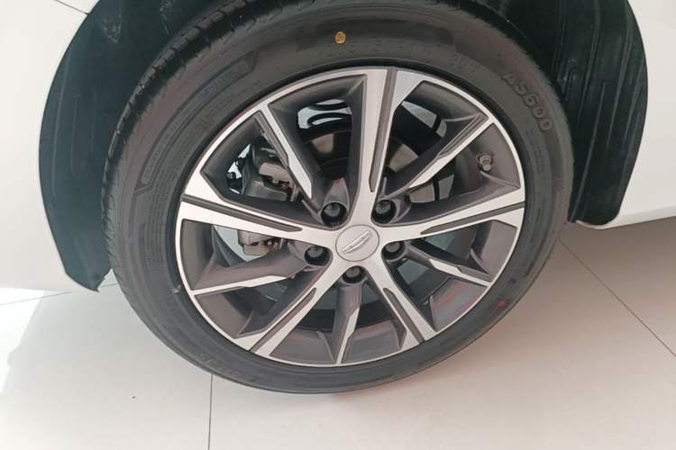 Used Geely Auto Emgrand 2023 4th Generation Champion Edition 1.5L CVT Flagship Model Right Rear Wheel Hub
