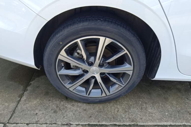 Used Geely Auto Emgrand 2023 4th Generation Champion Edition 1.5L CVT Prestige Model Right Rear Wheel Hub