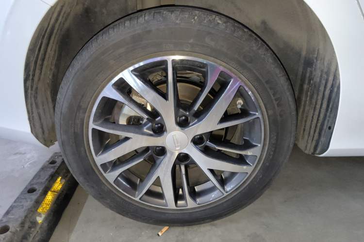 Used Geely Auto Emgrand 2023 4th Generation Champion Edition 1.5L CVT Luxury Model Right Rear Wheel Hub