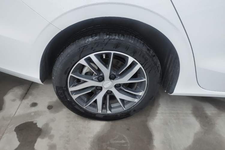 Used Geely Auto Emgrand 2023 4th Generation Champion Edition 1.5L CVT Luxury Model Right Rear Wheel Hub