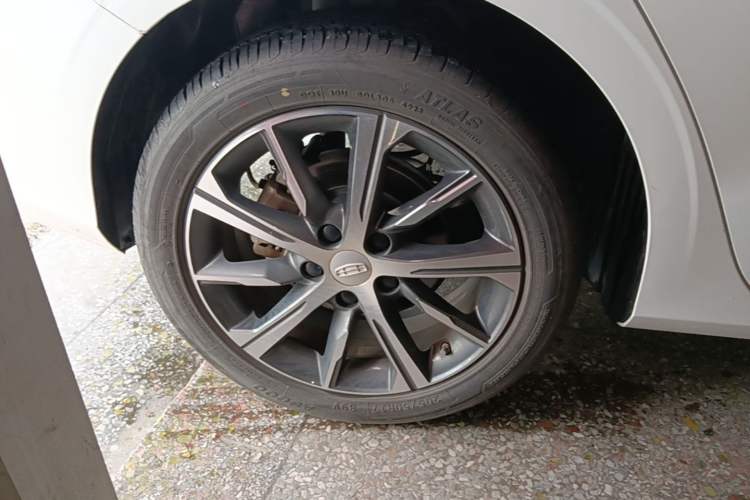 Used Geely Auto Emgrand 2023 4th Generation Champion Edition 1.5L CVT Prestige Model Right Rear Wheel Hub