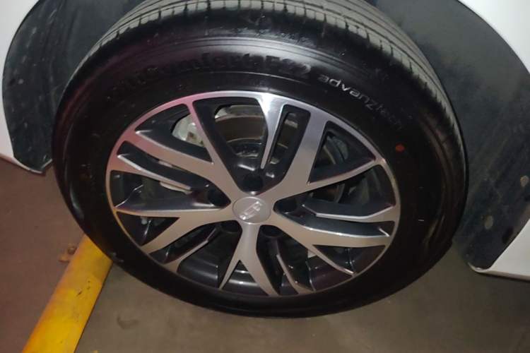 Used Geely Auto Emgrand 2023 4th Generation Champion Edition 1.5L CVT Luxury Model Right Rear Wheel Hub