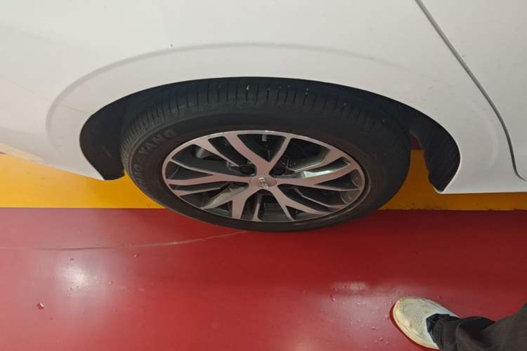 Used Geely Auto Emgrand 2023 4th Generation Champion Edition 1.5L CVT Luxury Model Right Rear Wheel Hub