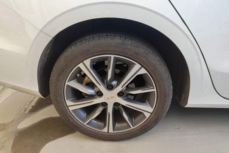 Used Geely Auto Emgrand 2023 4th Generation Champion Edition 1.5L CVT Prestige Model Right Rear Wheel Hub
