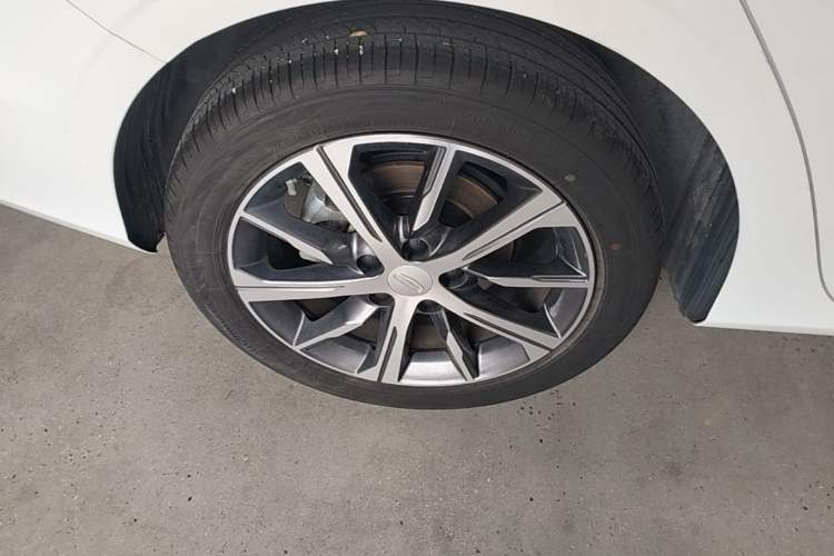 Used Geely Auto Emgrand 2023 4th Generation Champion Edition 1.5L CVT Prestige Model Right Rear Wheel Hub