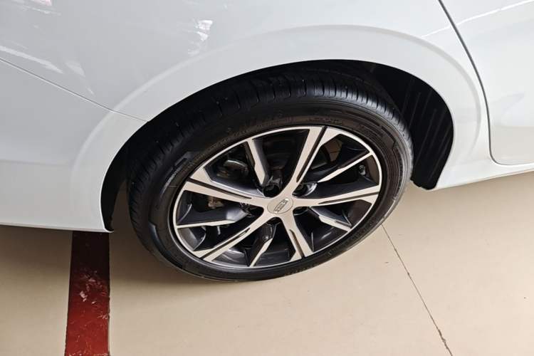 Used Geely Auto Emgrand 2023 4th Generation Champion Edition 1.5L CVT Prestige Model Right Rear Wheel Hub