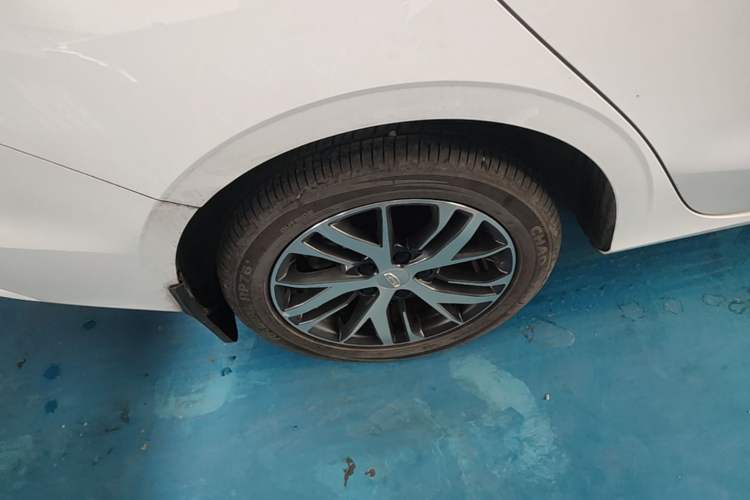 Used Geely Auto Emgrand 2023 4th Generation Champion Edition 1.5L Manual Luxury Model Right Rear Wheel Hub