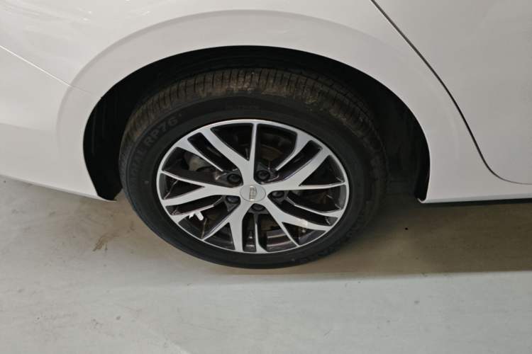 Used Geely Auto Emgrand 2023 4th Generation Champion Edition 1.5L CVT Luxury Model Right Rear Wheel Hub